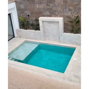 Rosa Gres Pietro White A. L 62,6X31,7 R.L62 1A je rubna pločica za bazene koja predstavlja savršen spoj elegancije i funkcionalnosti