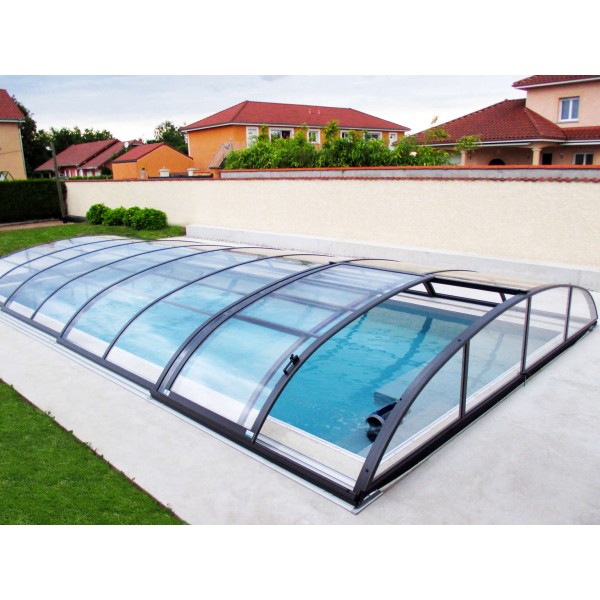 Teleskopski pokrov za bazen od aluminijuma i polikarbonata – dugotrajna zaštita od vremenskih uslova, sa lakim otvaranjem i zatvaranjem.