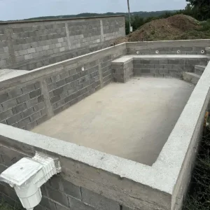 Bazen od betonskih blokova 5 x 3m
