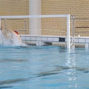 waterpolo u bazenu