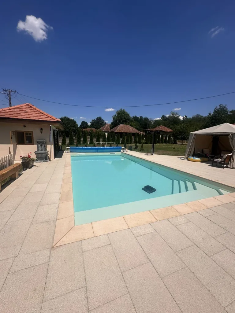 Bazeni od betonskog bloka 9x4m